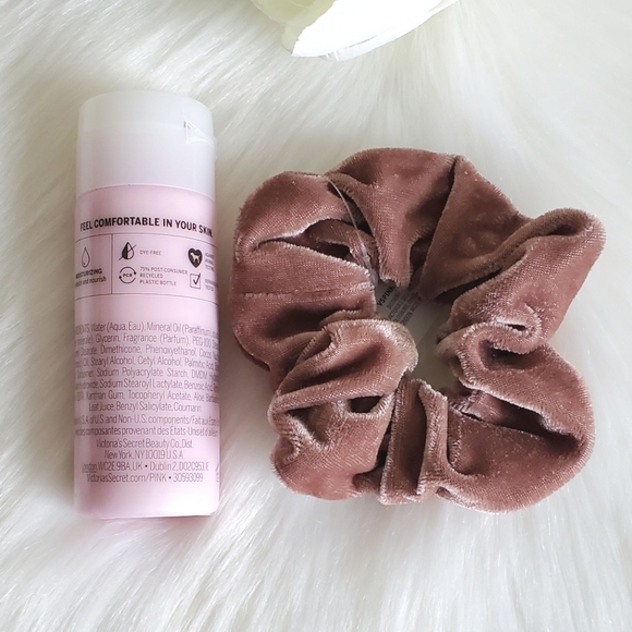 PINK VICTORIA'S SECRET COCO LOTION + PINK VS VELVET SCRUNCHIE 💖 - Picture 2 of 6